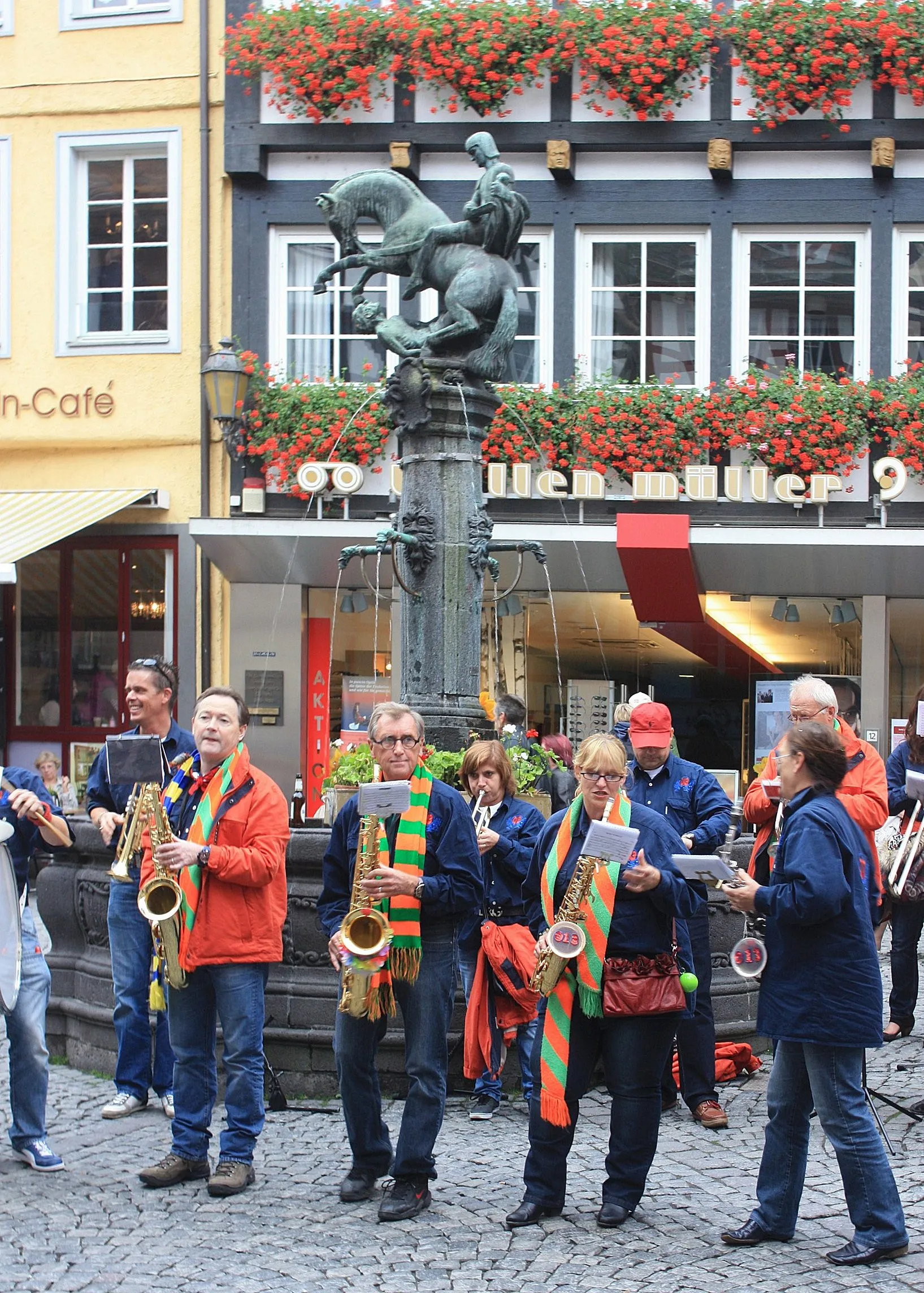 Livemusik-Auftritt auf dem Marktplatz in Cochem bei einer Veranstaltung